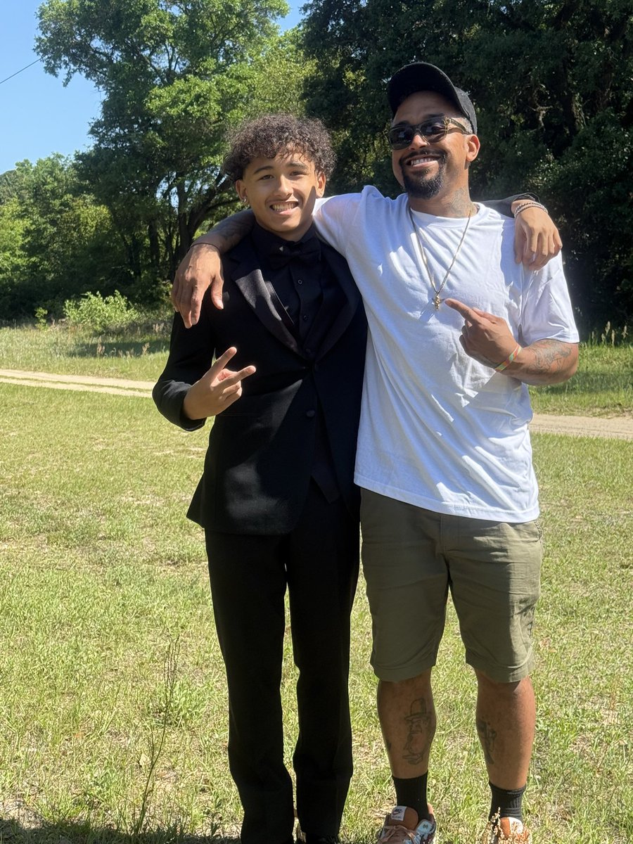 mo_diddly's tweet photo. Xbox achievement Unlocked “Senior prom shawty” https://t.co/LPCfBaVRIa