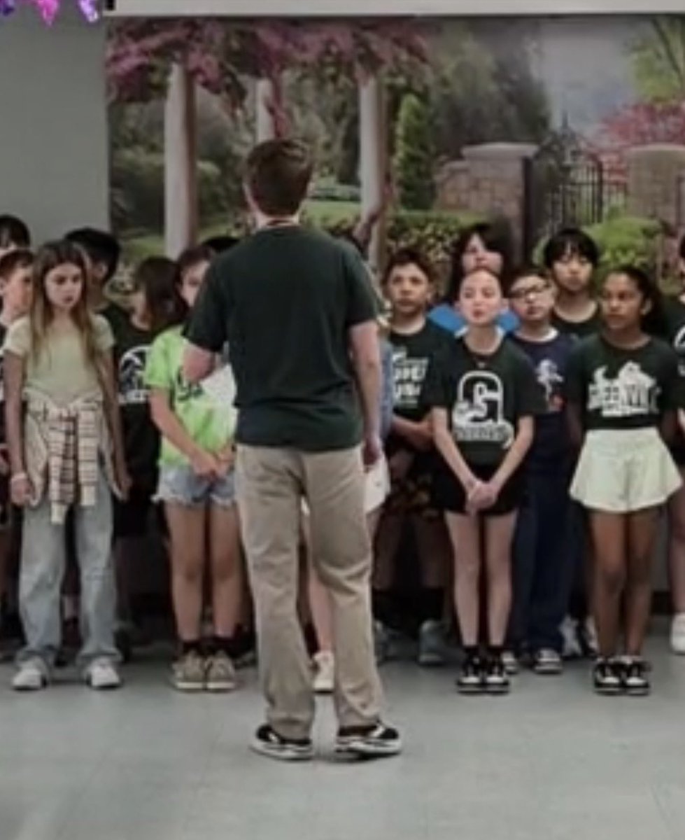 HowellTwpGrnvl's tweet image. Greenville 🐊 s did an amazing job entertaining our Howell seniors at the center today. They sang 🎶🎤their 
💞s out w/Mr. Tillander directing and even worked in an art 🖼️ project led by Mrs. Barker, Great Job! 👏 #HTPSTalentTeams #HTPSLearnerSuccess #HTPSCommunityEngagement