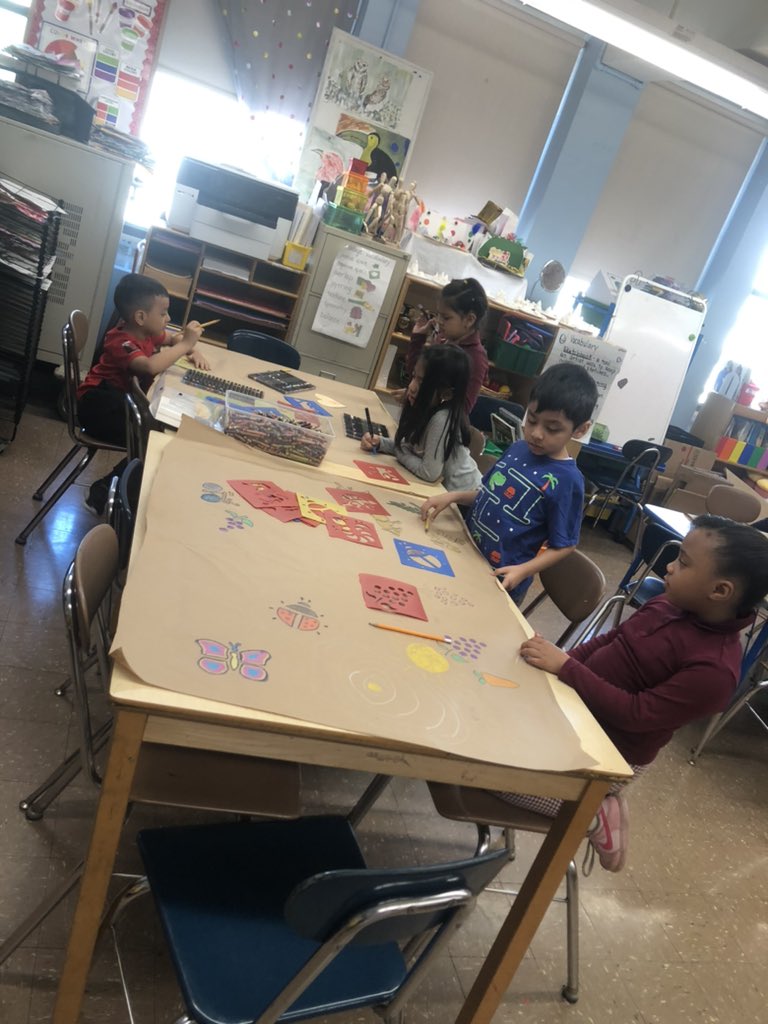 gikati1's tweet image. When our young artist help prepare our older school friends for State testing #murals #schoolcommunity #yougotthis
@MRamos16R @ArtsEd_SI_BKS