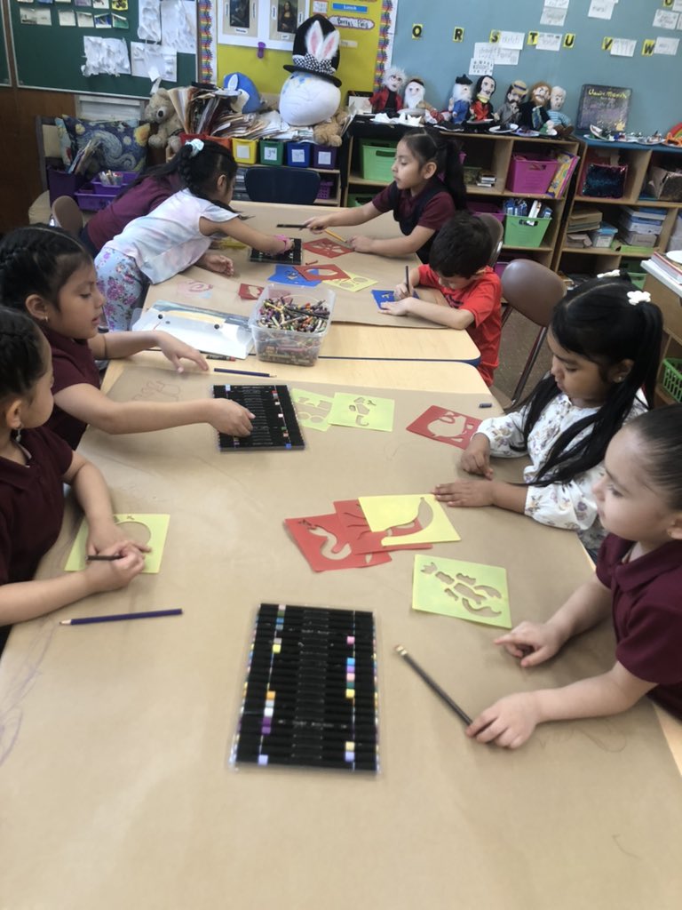 gikati1's tweet image. When our young artist help prepare our older school friends for State testing #murals #schoolcommunity #yougotthis
@MRamos16R @ArtsEd_SI_BKS