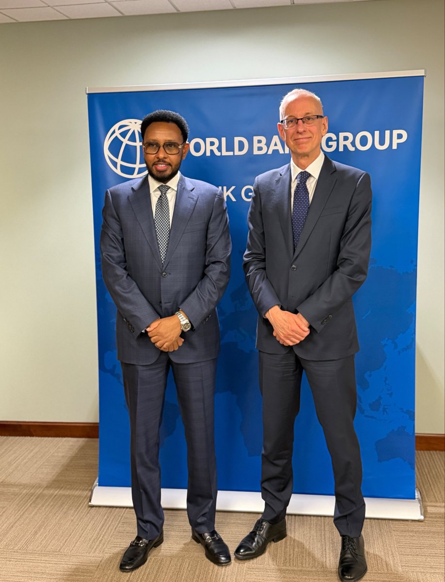 SONNALIVE's tweet image. “I had a productive meeting with @FCDOGovUK's @NickDyerFCDO on #Somalia's reform progress, economic growth strategies, geopolitical challenges, and climate finance access on the sidelines of the #SpringMeetings in #WashingtonDC,” Minister @BihiEgeh said. The UK is a valuable