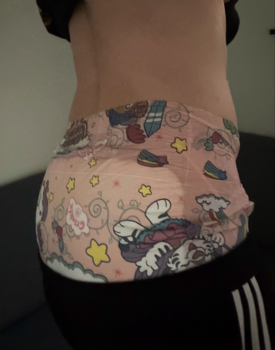 LittleLightyPup's tweet photo. Daddy gave me a birthday diaper as a gift and he got me pink ones again >.> https://t.co/dFVfRQsCbs