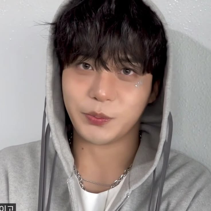 liv 🐺⭐🧷 seeing his ults tweet media