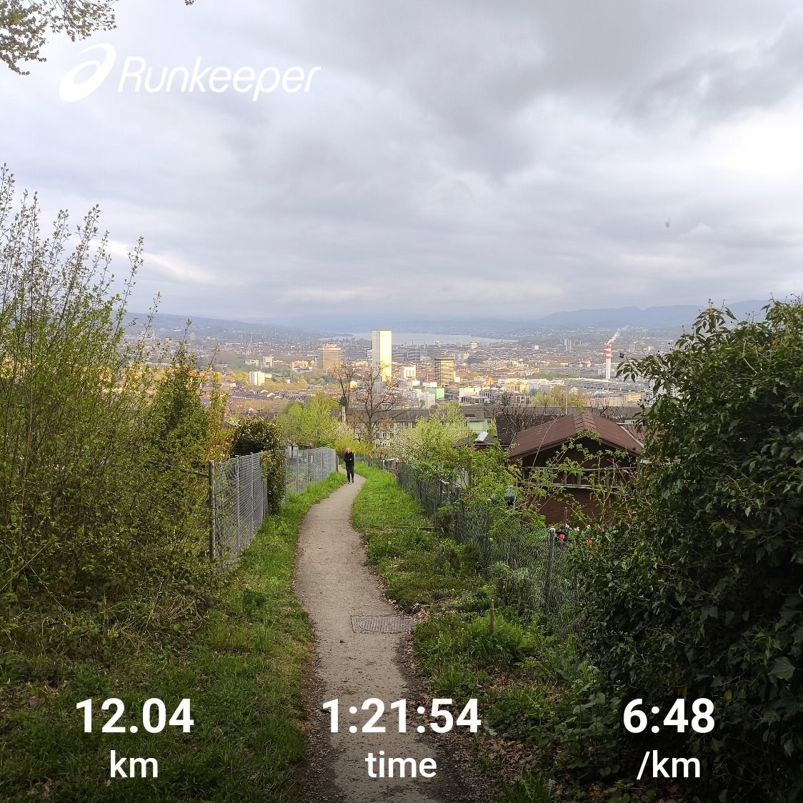 zureich37's tweet image. Tuesday run above the city. 🏃‍➡️
... just before the sun is about to go down. 🌄 ... beautiful view!
#running #runchat #eveningrun #training #runpositive #recovery