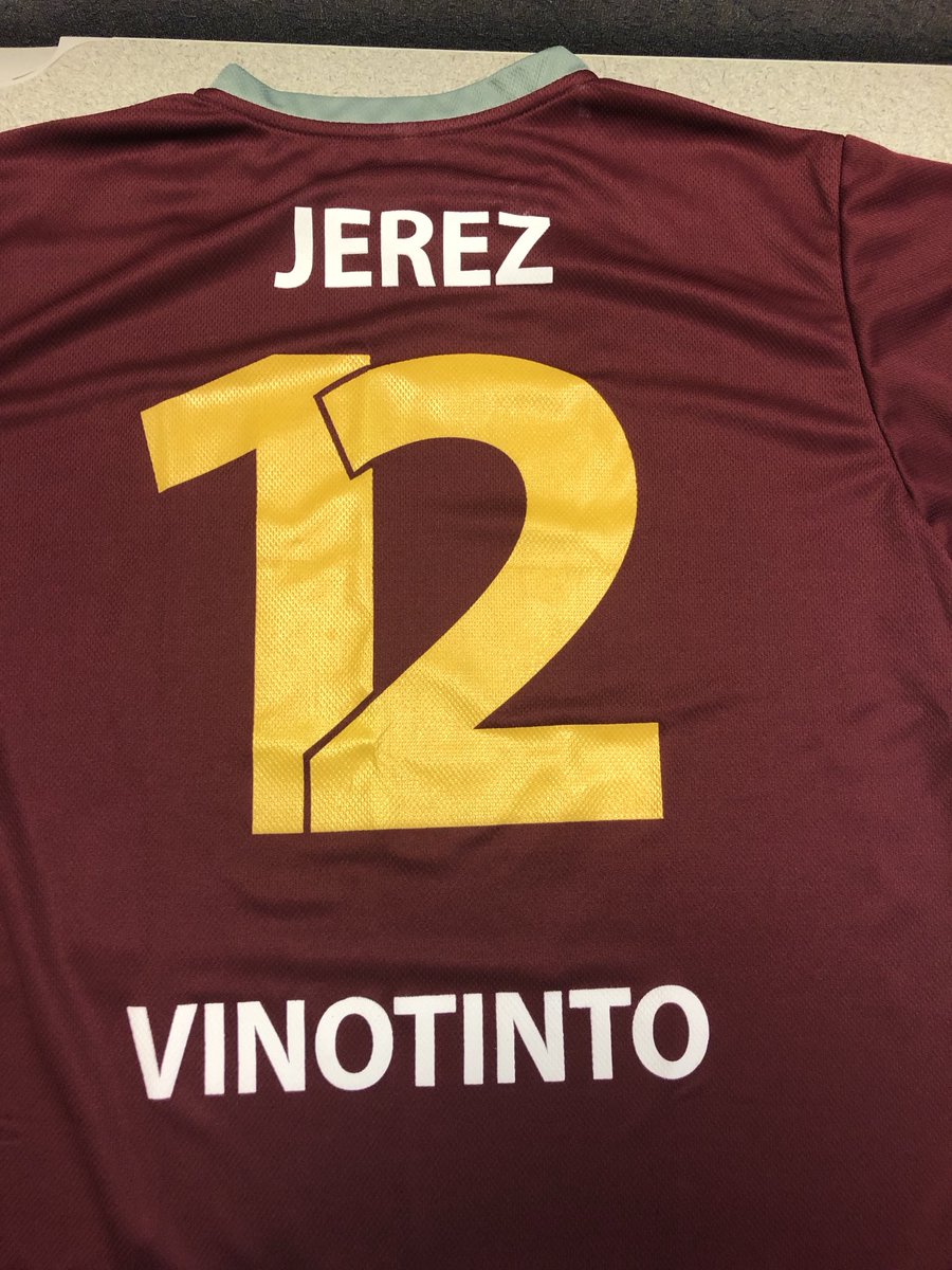 Si vas a pedir vino, asegúrate que sea tinto. #DQNO