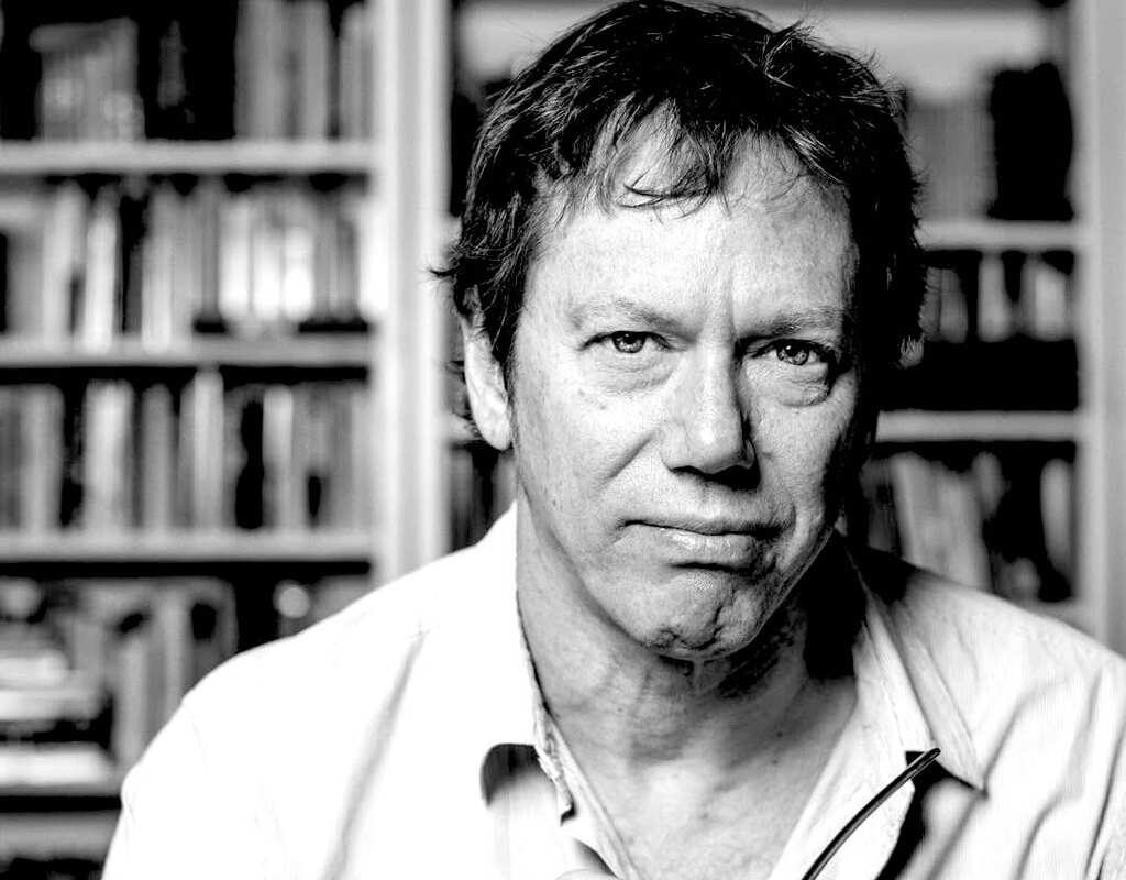 CuriousMindsHub's tweet photo. “Always stick to what makes you weird, odd, strange, different. That’s your source of power.”

— Robert Greene

What makes you different isn’t a weakness. It’s your advantage. https://t.co/mJXMZfRki7