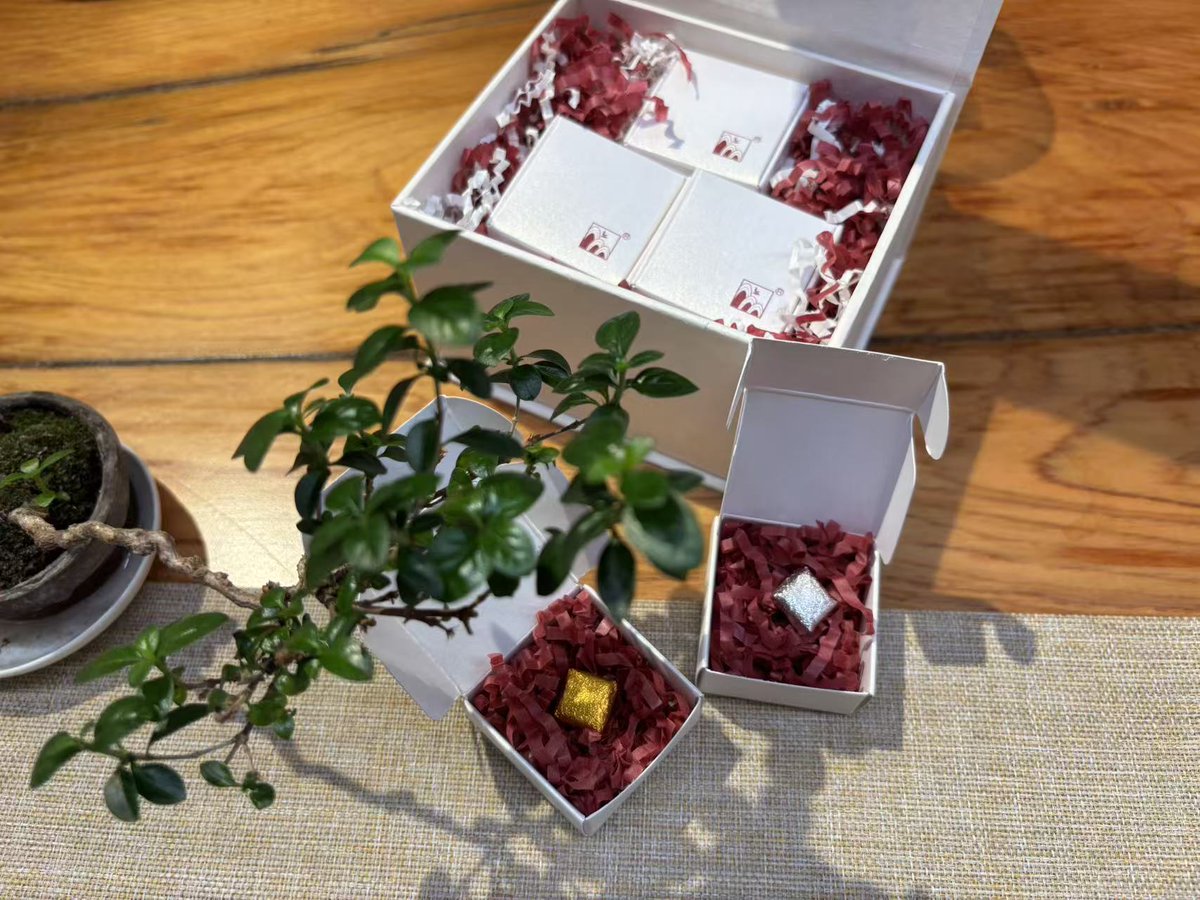 Denong Ancient Tree Raw &amp; Ripe Tea Paste is crafted from carefully selected ancient tree tea leaves and produced using freeze-drying technology. Convenient to carry and easy to brew, it makes a thoughtful gift for your loved ones.