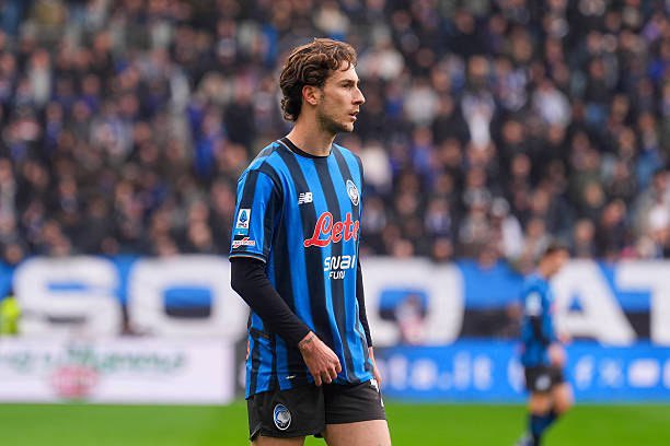 CalcioHEAT's tweet image. 🚨 Lorenzo #Bernasconi es objetivo de la Juventus este verano para reforzar el lateral izquierdo.

Actualmente, el Atalanta valora a Bernasconi en 15 millones de euros de cara al verano.

[ @calciomercatoit ]

#AtalantaJuve #Juventus #Juve #ForzaJuve #FinoAllaFine #VecchiaSignora