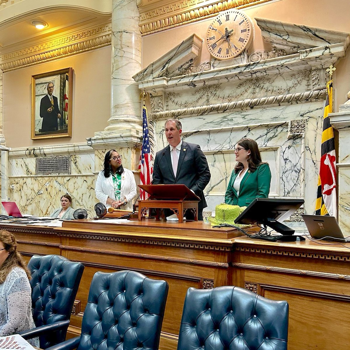 RepJohnnyO's tweet image. Last night, the Maryland General Assembly showed up for families across #MD02 and beyond!

Great to join them for #SineDie, where they worked all the way until midnight to pass final legislation. Until next year!