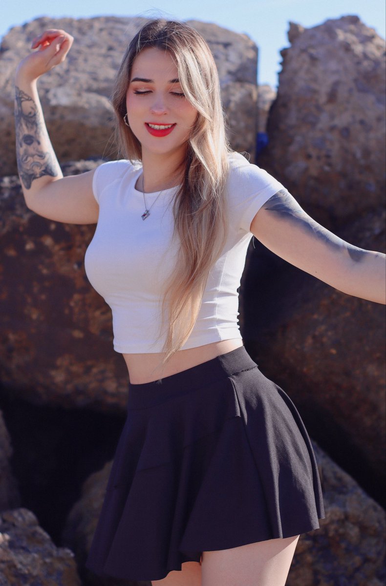 Jugadores de PC, necesito su ayuda🥹 Me harían un gran favor si descargan el juego y se registran a través de mi enlace y juegan al menos un poco : strms.net/mu_darkepoch_k… , es totalmente gratis❤️Gracias de antemano🥰