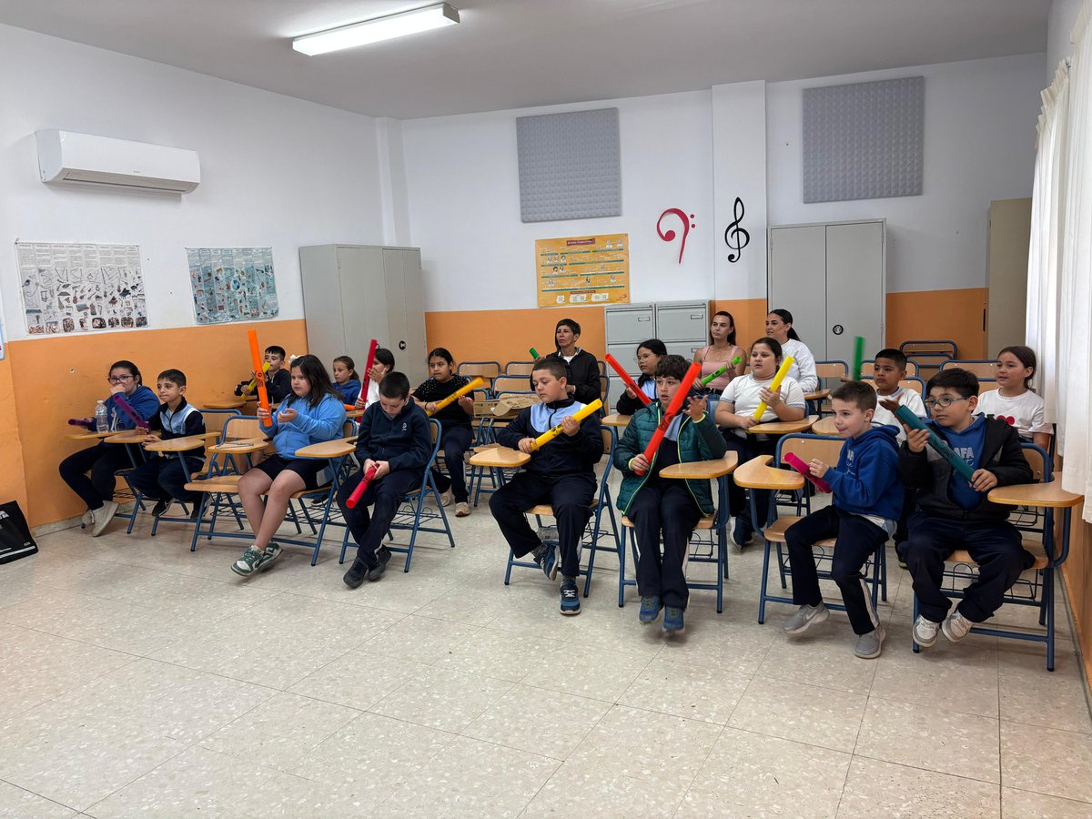 SAFAICET's tweet image. Aquí tienes más fotos de la visita esta mañana al Conservatorio Elemental de Música Eduardo Ocón.
¡Lo hemos pasado genial y hemos aprendido un montón de cosas, además de poder practicar con los instrumentos! 🎻🎺👏🏼👏🏼👏🏼😃
#YoConSAFA #FamiliaSAFA @fundacionsafa @educsi @JesuitasESP