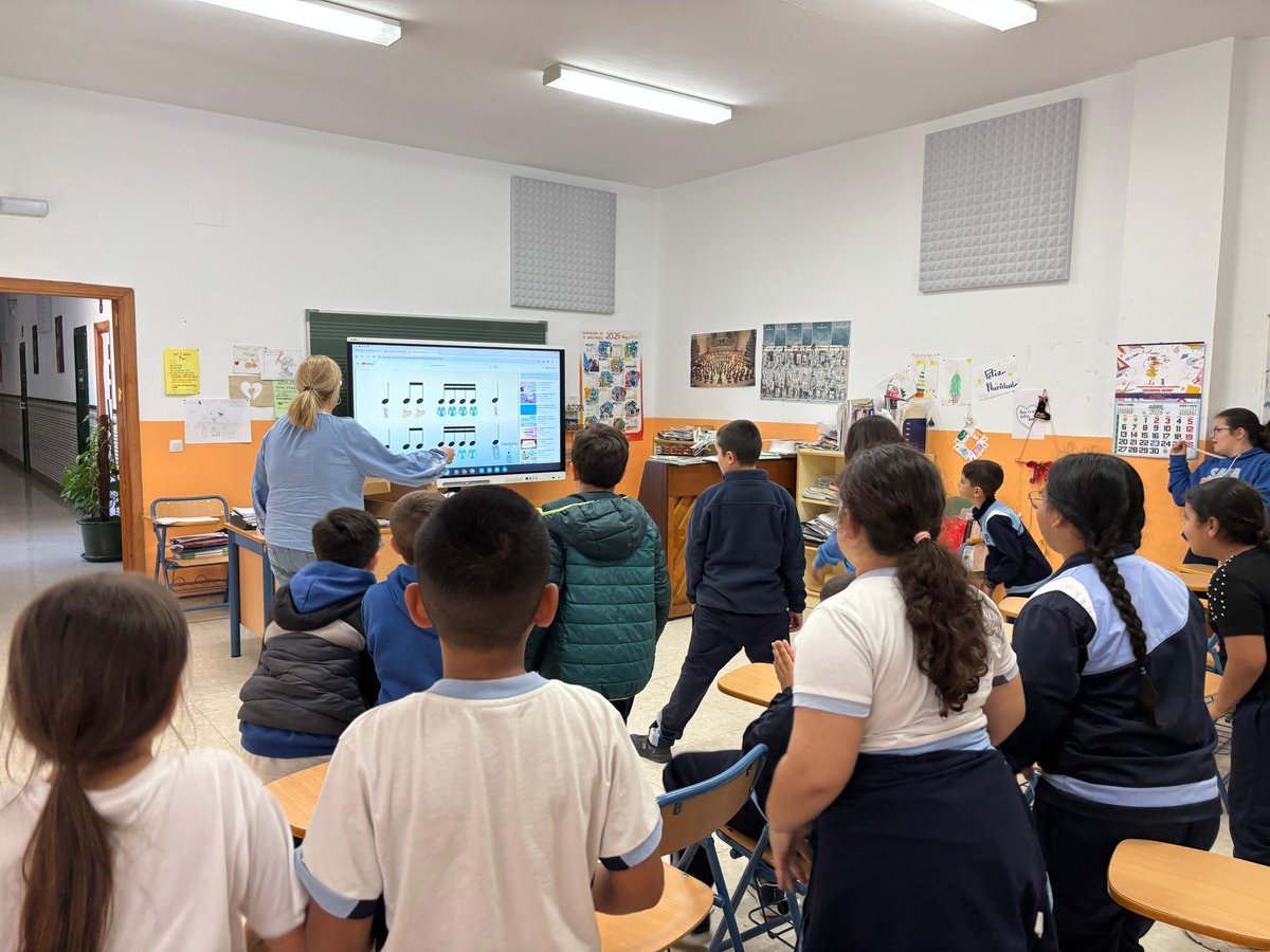 SAFAICET's tweet image. Aquí tienes más fotos de la visita esta mañana al Conservatorio Elemental de Música Eduardo Ocón.
¡Lo hemos pasado genial y hemos aprendido un montón de cosas, además de poder practicar con los instrumentos! 🎻🎺👏🏼👏🏼👏🏼😃
#YoConSAFA #FamiliaSAFA @fundacionsafa @educsi @JesuitasESP