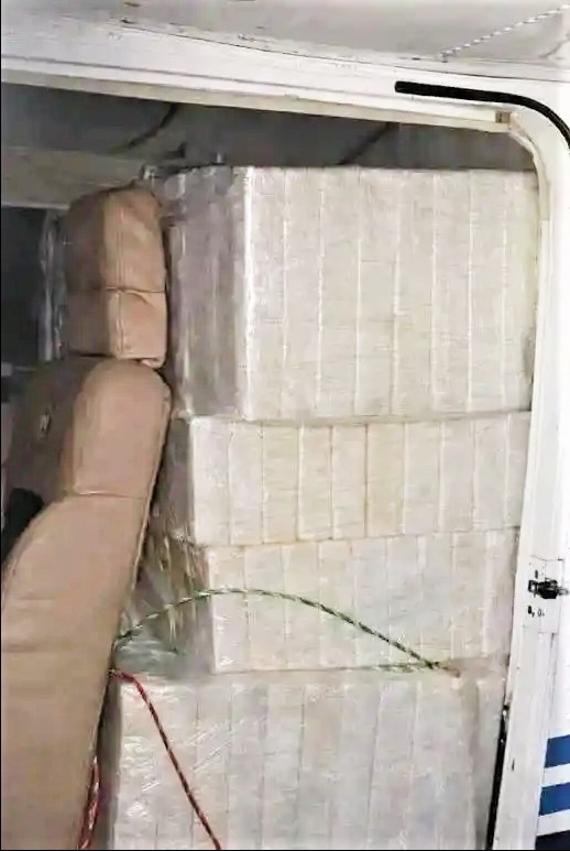 jiatfs's tweet image. Making our shared home safer! Using real-time intel provided by JIATF-S, Belizean law enforcement members intercepted a drug-laden aircraft, seizing 551 kilograms of cocaine. Every seizure is a victory for families and neighborhoods.
#SaferTogether #Belize #RegionalPartnership