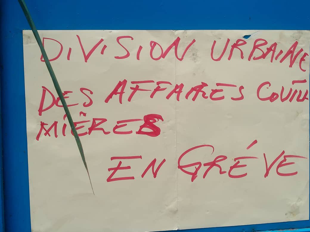central_sage's tweet photo. Ville ya Kinshasa esili charge ! 

À part les divisions, même les cabinets politiques, nous avons aussi 9 mois. https://t.co/0n76KDQm3m