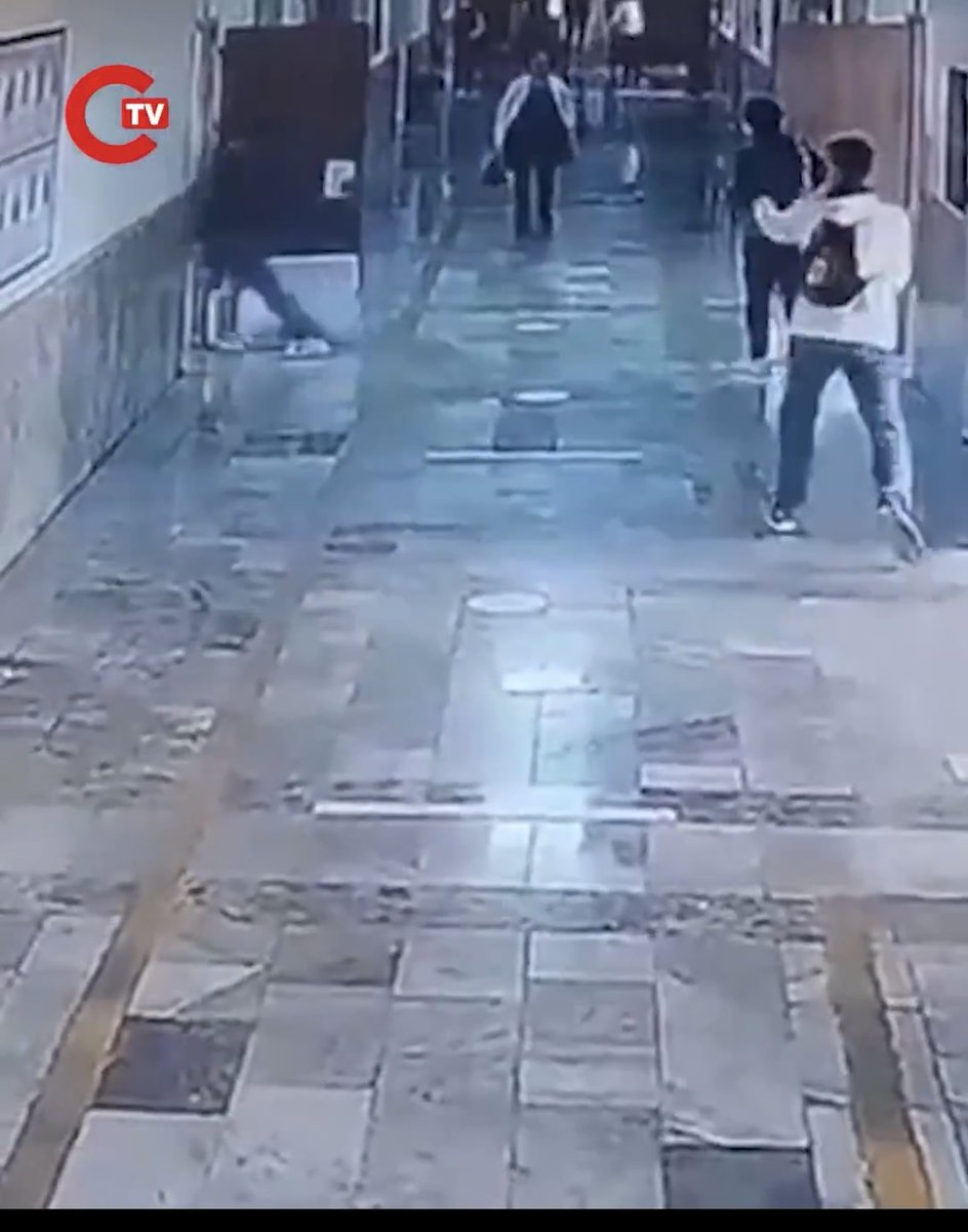 Siverek’teki elim olay, bu konuda sorumluluk hisseden herkesin içini yakmıştır. 

Nasıl olur da bir genç bu kadar cani bir şekilde hem akranlarına hem de eğitmenlerine saldırabiliyor? 

Acaba onu merhametle büyüten bir annesi yok muydu? 

Ya da merhametsiz, duygusuz ve şiddetin