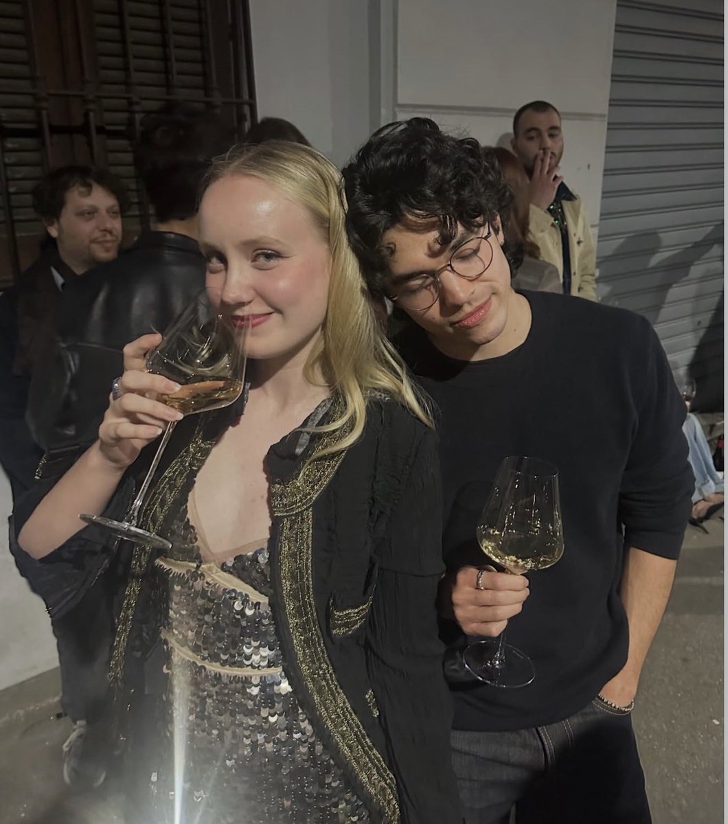 Lily ⚓︎ love & luck tweet media