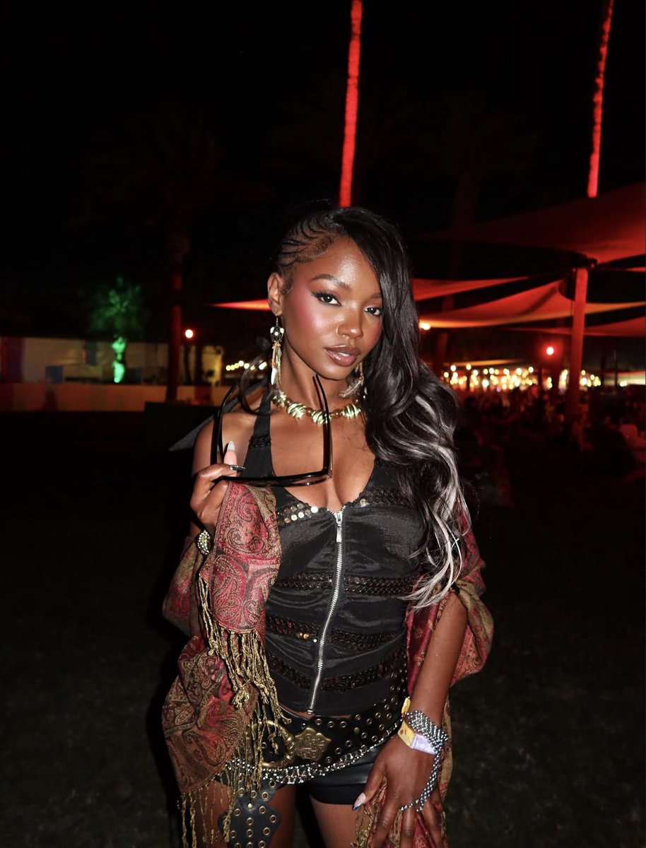 lookout4her's tweet image. this coachelley shakedown #wow