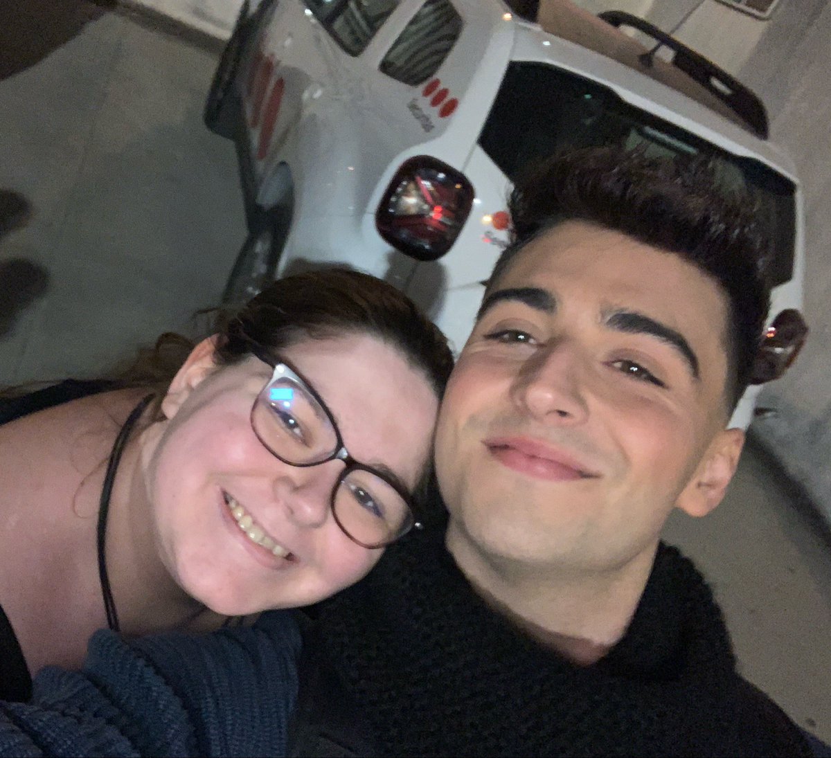 𝐚𝐢𝐧𝐡𝐨𝐚 𝐡𝐮𝐠𝐠𝐞𝐝 𝐦𝐚𝐫𝐭𝐢𝐧 💌 tweet media