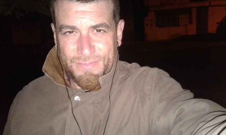 El Pastor se hace rico con la fe...
El Cura cobra un buen sueldo...
Y vos que realmente sos espiritual...
No llegas a fin de mes...
Es obvio que a este sistema...
Lo controla Lucifer...