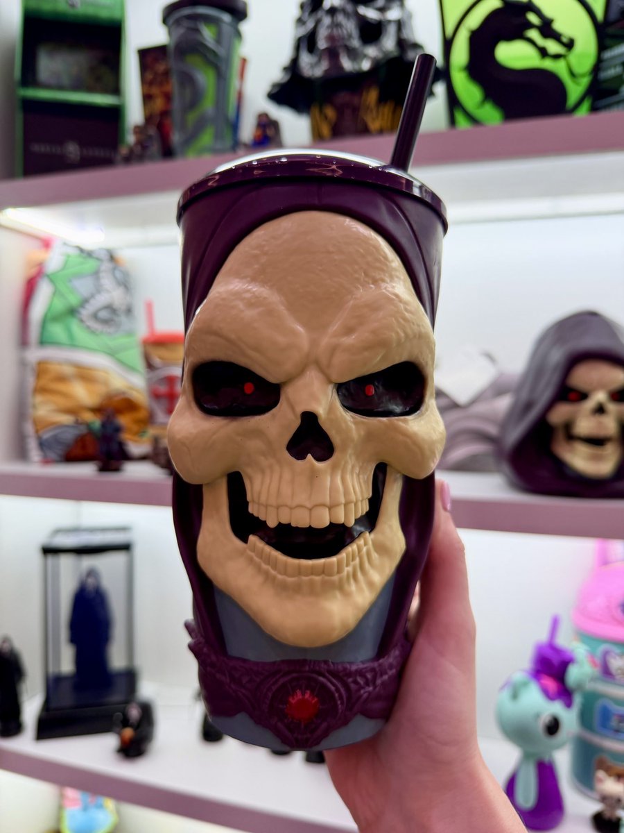 motumovie2026's tweet image. OMG!! 😍 FIRST LOOK at “Masters of the Universe” merch coming soon to theaters!  🗡️⚡️

📸 @Cinemark 

#MastersoftheUniverse #MastersMovie #Heman #MOTU