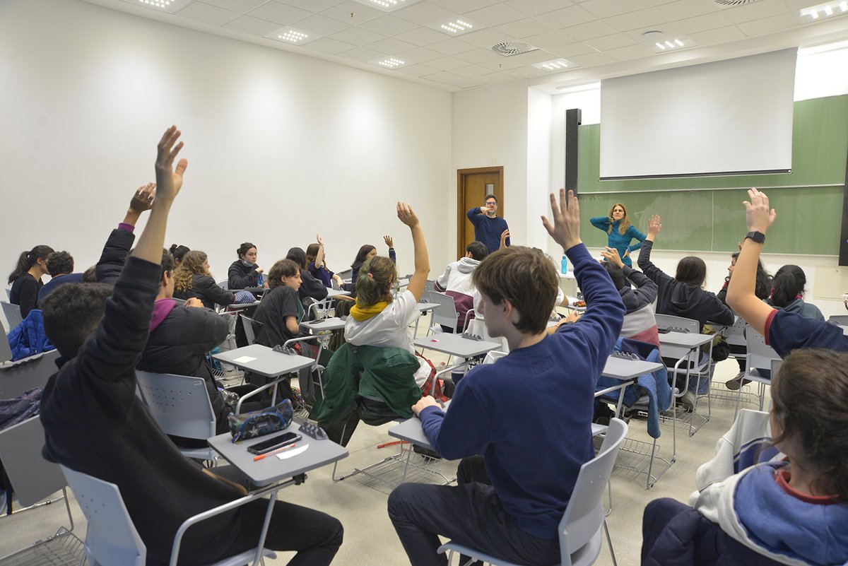 Exactas_UBA's tweet photo. 📚 Impulsamos la creación de nuevos profesorados bidisciplinares y la actualización de los planes de estudio de los profesorados existentes.

👉Una propuesta que fortalece la formación docente y el sistema educativo, pensada para los desafíos actuales y futuros.

📌Desarrollada junto a la UBA y los equipos de Profesorados de Exactas.
🔗Te contamos más acá: https://t.co/MHHB5kvvko