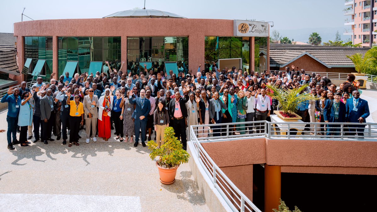 CIGLR_UM's tweet image. 🌊 NEW BLOG! Across Lakes &amp;amp; Continents: One Scientist’s Path Connecting Freshwater Systems: ciglr.seas.umich.edu/across-lakes-c…

From the Laurentian #GreatLakes to Africa’s GLs, Melissa Mattwig’s work shows one thing: the future of freshwater depends on global collaboration.

#WomenInScience