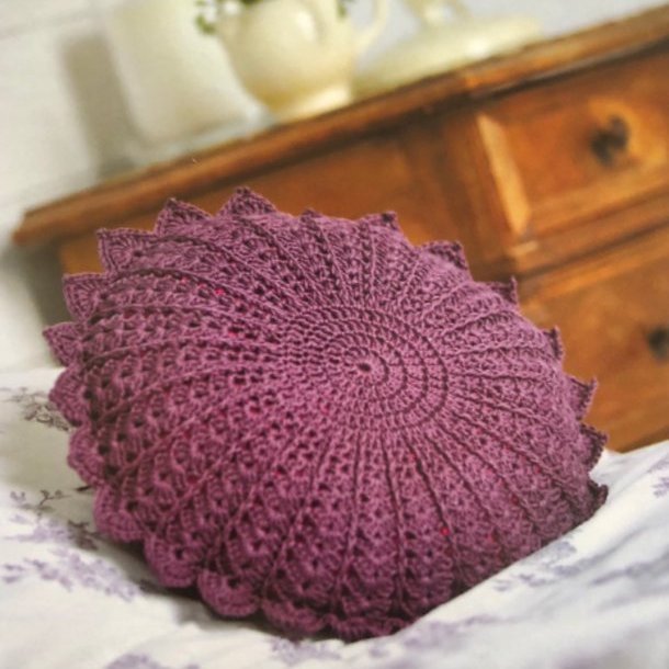 DDCrochetDesign's tweet image. Crochet Petal Cushion 💜

Add a touch of art deco with this simple, stylish pillow. It’s quick and satisfying to create and it's an ideal choice for a handmade gift or a cosy addition to your own home 🧶

dwcrochetpatterns.etsy.com/uk/listing/251…

#MHHSBD #craftbizparty #crafts #fyp #easydiy