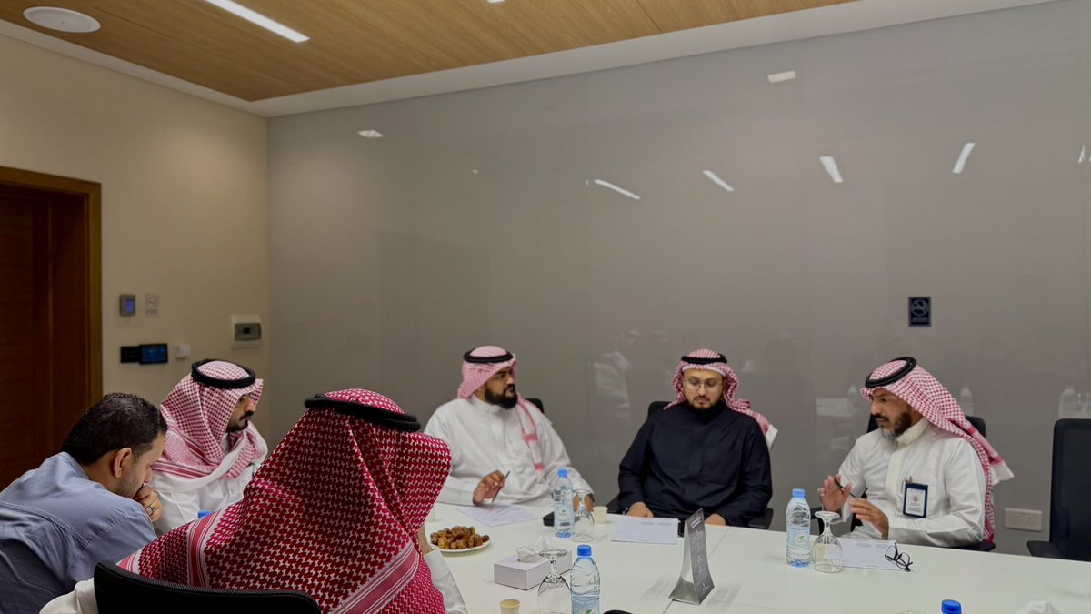 RowadTw3's tweet photo. في إطار تعزيز الشراكات الاستراتيجية، استقبل رئيس مجلس إدارة الجمعية وأعضاء المجلس والإدارة التنفيذية وفدًا من #مؤسسة_سالم_بن_محفوظ_الأهلية تخلل اللقاء اعتماد الجمعية شريكًا رئيسيًا للمؤسسة في منطقة جازان، وبحث آليات تنفيذ حزمة من المشاريع والبرامج النوعية خلال المرحلة القادمة، بما يخدم الأهداف التنموية المشتركة.
