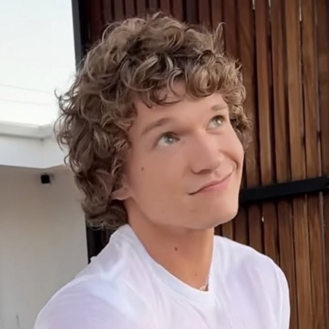 star ⟡ tweet media