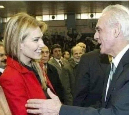 Το βρώμικο ΠΑΣΟΚ που έκανε το λάδωμα καθεστώς, που με τα ρουσφέτια χιλιάδων διορισμών εκτός ΑΣΕΠ, με τα σκάνδαλα των πάμπερς και του καλαμποκιού, με τις μίζες των εξοπλιστικών και των έργων, την καταλήστευση των πολιτών με την πυραμίδα του Χρηματιστηρίου, τις κλοπές αγροτικών