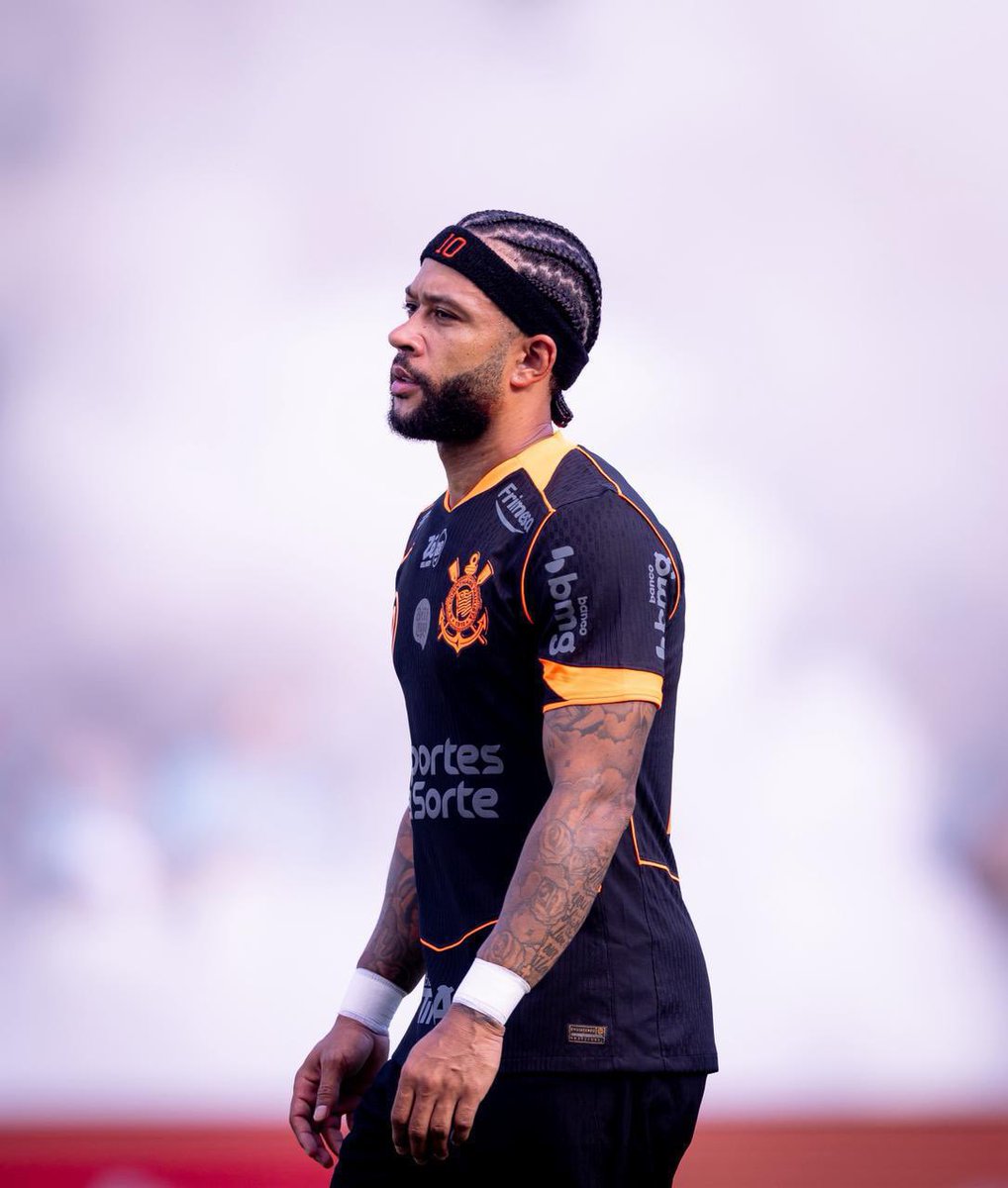 futebol_info's tweet image. 🚨 Agora! Erro do Corinthians agrava lesão e atrasa recuperação de Memphis Depay.

O holandês regrediu na recuperação da lesão na coxa direita por causa de um erro da equipe de preparação física do clube em um exercício no CT.

Depay voltou a machucar a coxa no exercício,