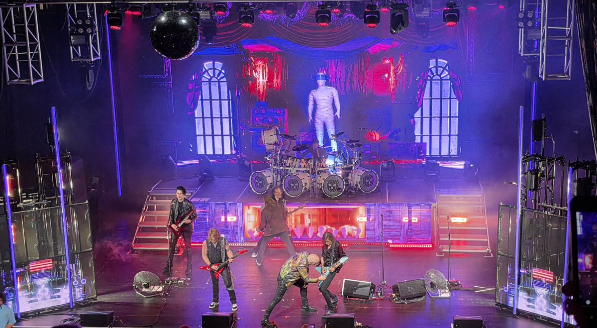meteleco's tweet photo. #Helloween 
12 Apr 2026
House of Blues https://t.co/jd5H04hu5O