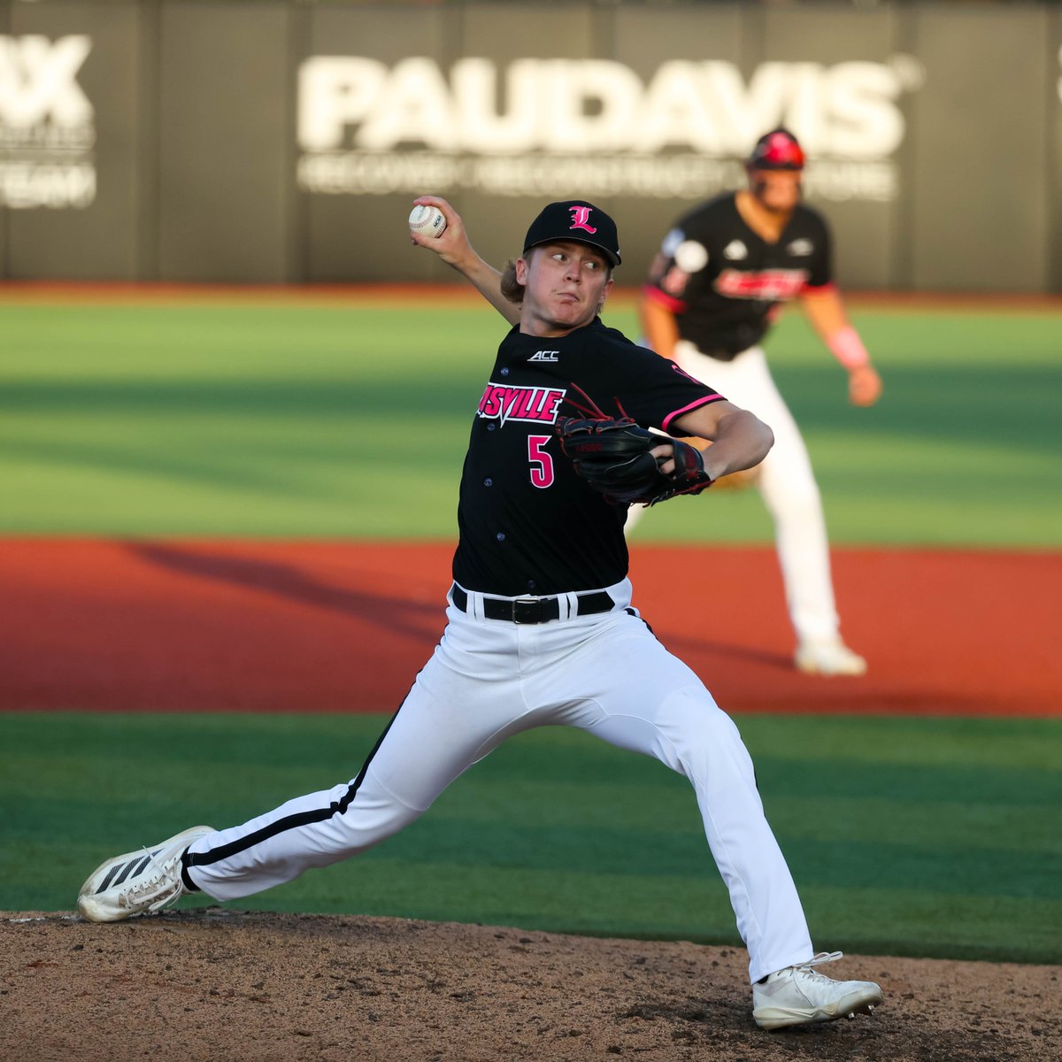 LouisvilleBSB's tweet photo. .@jake_bean07 is through five. 

M5 | Cards 7, Toppers 1

#GoCards https://t.co/1XmVwgwk0I