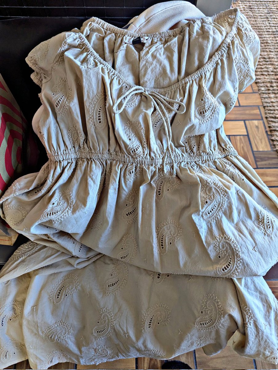 Take your shoes off... tweet media