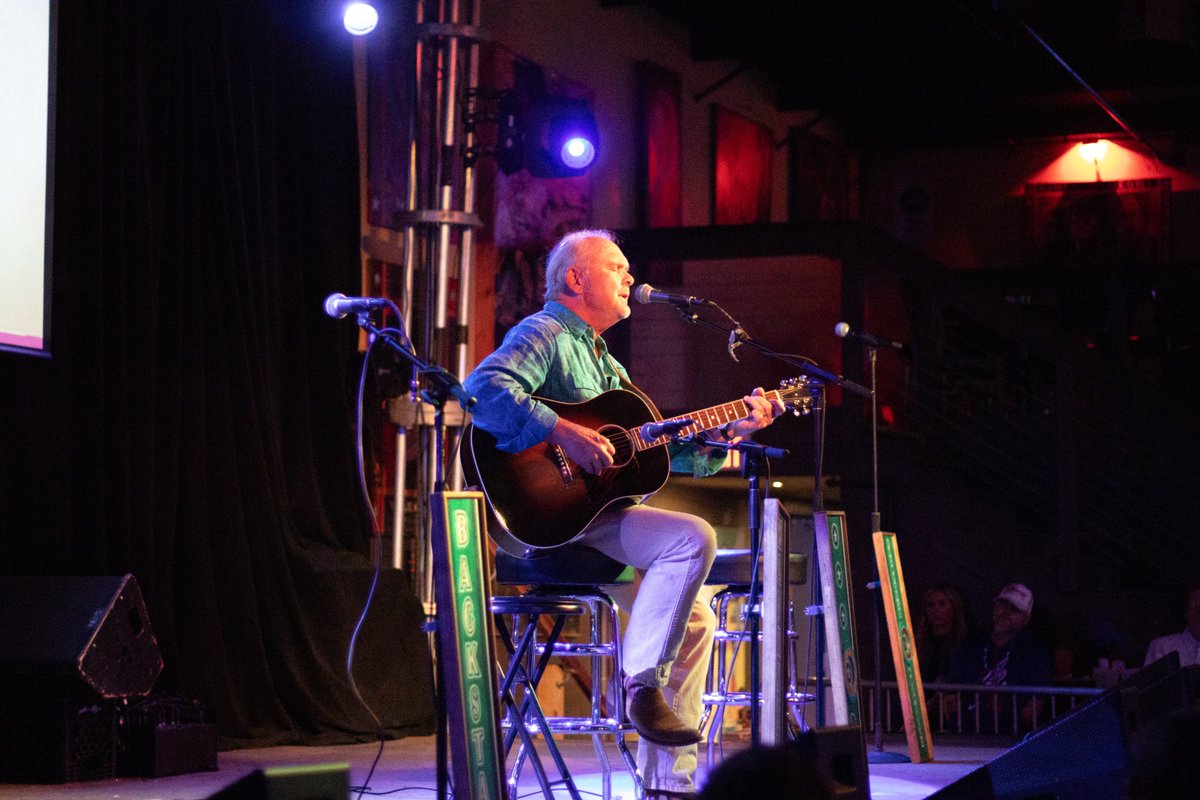 BackstageNash's tweet photo. Check out photos from #BackstageNashville with #JuliaHutchinson, #Schmitty, @RayStephenson,
#MattRogers, and #KentBlazy
https://t.co/Zf6aPMuTPr!               
📸 : #ElliottPrather

@3rdandLindsley @devonoday https://t.co/i5LIQbSGqj