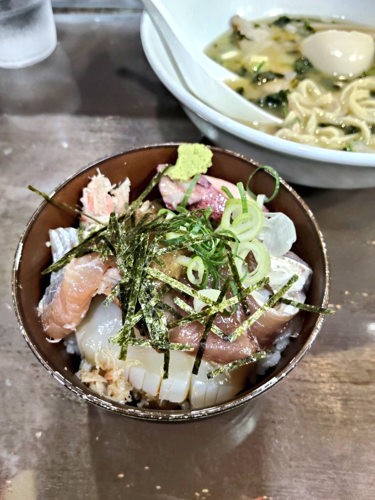 アフター鬼寿司の朝
#らあめん鬼ぼし
#きれいなやつ
#海鮮丼
#今朝はうな丼にトロ鉄火丼も
#目移りするラインナップ😍
#海鮮まみれで
#至福の極み
#6連休最終日の
#ニボチャージ
#ごちそうさまでした
#岡山ラーメン