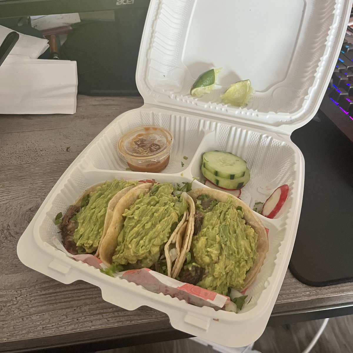 juschi11en's tweet image. Tacos de cabeza and guacamole #TACOTUESDAY #dinner