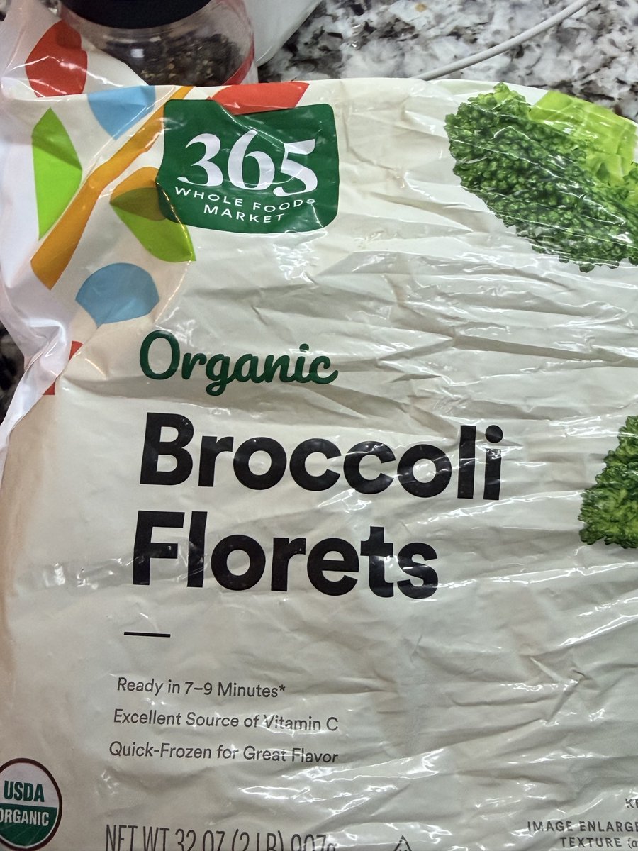 thegivingtesla's tweet photo. Expect a lot of whole
Foods .. however I don’t expect the “bonus of adding my family some protein “ by way of a stink bug/beetlez whatever the hell it is. It’s absolutely gross! Look inside your frozen broccoli if U buy at #wholefoods #FDA #health #bugsinfood @Suntimes @TMZ https://t.co/73S2jjZN7C