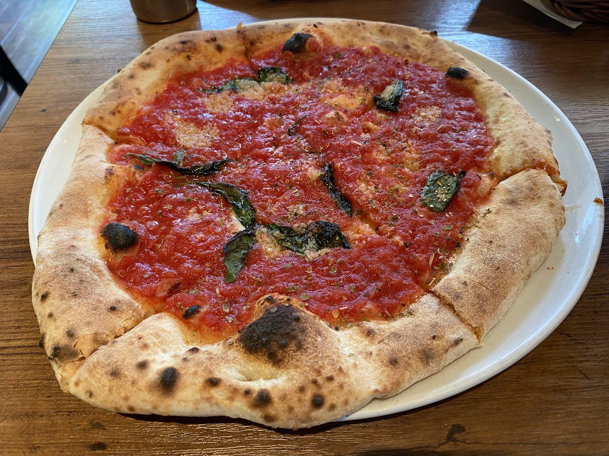 【ラン＆ガンランチ報告】
※ヨイショ！くんは青森出張のため不在※
昨日はスター平井くんと《クッチーナデルカンポ》さんへ！
メインを一品をチョイスするとサラダ・ドリンクバーが付いてきます！
サラダだけでお腹いっぱいなる！楽しい！ピザ焼きたて最高！お腹がはち切れそうになって帰ろうと思った