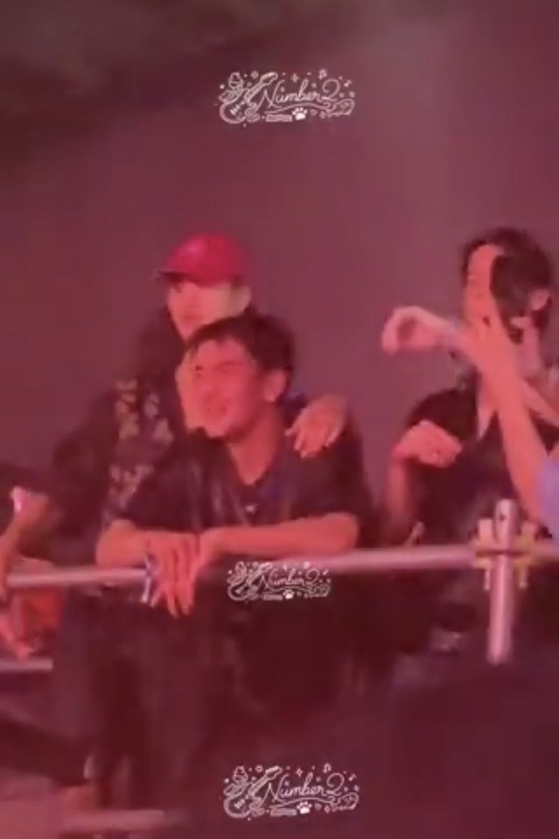 aydellch's tweet image. { x.com/_501boybes/sta… 
Cr. _501boybes }

I believe Gemini realized from his peripheral vision that Satang took a photo/video of him and Fourth, but what he do? Let him, even his hand didn't move an inch from Fot, yes boy, show the world who he belongs to 😭

#GeminiFourth