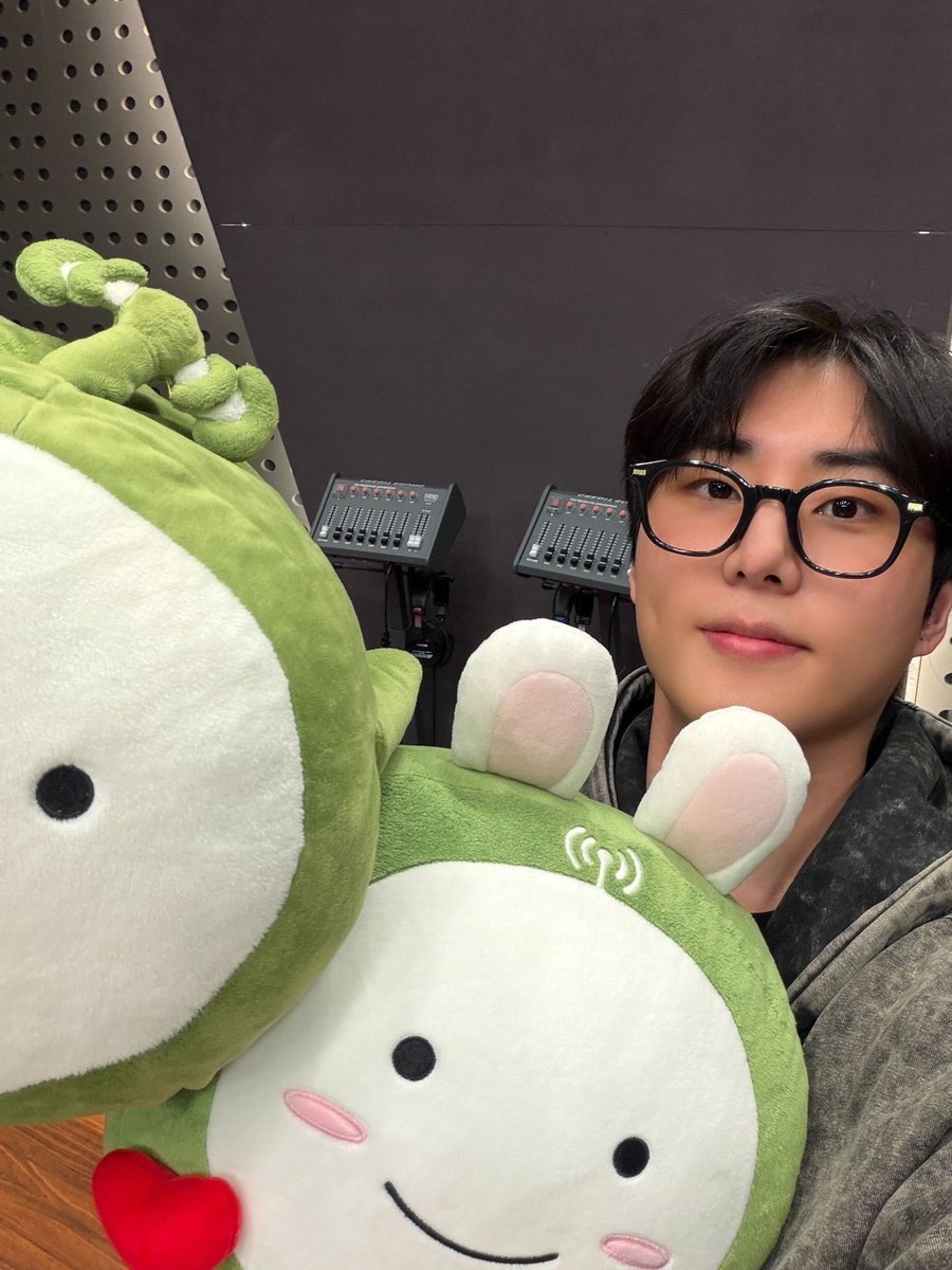 눈 뜨자마자 본 사진🦊💕
다들 오늘도 행복한 하루 되세여!!