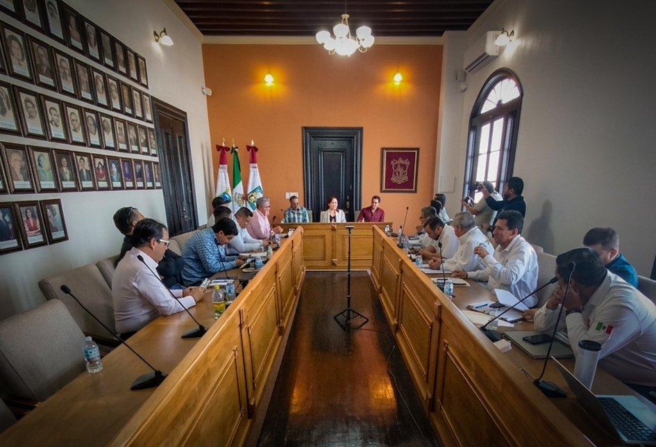 sonoracoves's tweet image. 🟠 Participamos en reunión de trabajo en #Guaymas para dar seguimiento al Programa de Vivienda para el Bienestar.

🏠 Bajo la visión del gobernador @AlfonsoDurazo, impulsamos acciones para ampliar el acceso a vivienda digna.

#SonoraSeTransforma #TierraDeOportunidades