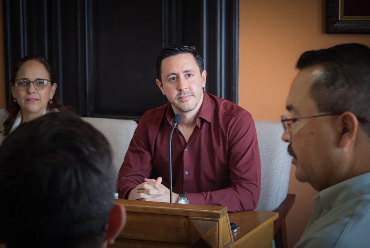 sonoracoves's tweet image. 🟠 Participamos en reunión de trabajo en #Guaymas para dar seguimiento al Programa de Vivienda para el Bienestar.

🏠 Bajo la visión del gobernador @AlfonsoDurazo, impulsamos acciones para ampliar el acceso a vivienda digna.

#SonoraSeTransforma #TierraDeOportunidades