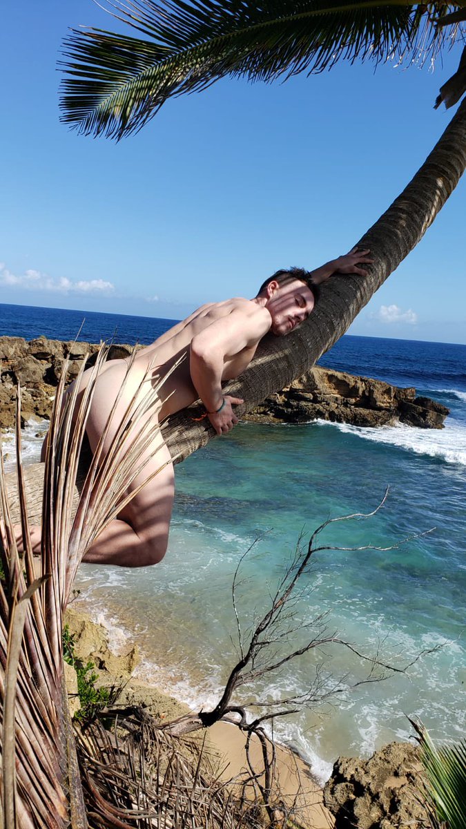 Come take a break with me here 😘😎😈
onlyfans.com/lucazaeofficial