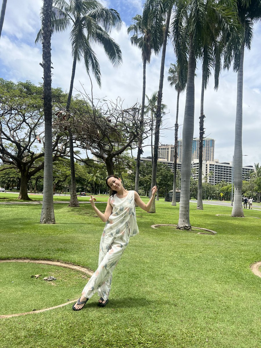 アロハ🤙🌺

念願の動画もたくさん撮れております🎥うふふ
動画を編集する技術については
帰ってから考えよう、、。

お土産なににしようかな👀

3枚目面白いスタイル🤣
皆様素敵な一日を♪