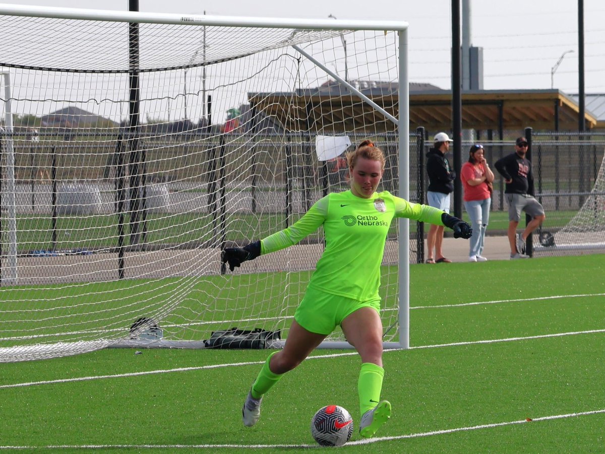 Gretna08ECNL's tweet image. Built different. 🧤⚽️
Our last line of defense, our first line of attack. It takes a different kind of athlete to step in goal. ⚽️🔥🥅
Happy International Goalkeeper Day to @hblaneygk &amp;amp; all the other #Keepers who make the impossible look routine.
#InternationalGoalkeeperDay