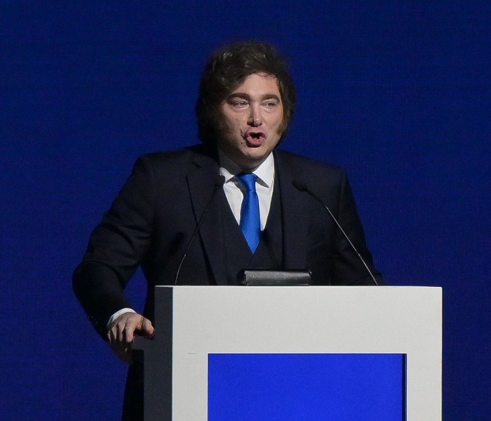 "Nos acompañen o no nos acompañen vamos a escribir la mejor página de la historia argentina. Si no nos acompañan nos volvemos a casa, no pasa nada, todos podemos volver a trabajar en el sector privado".
Lo quiero preso!