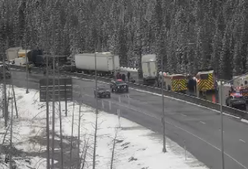 ColoradoDOT's tweet photo. #CDOT #News: Extended eastbound closure on #I70 near Eisenhower-Johnson Memorial Tunnel. Eastbound I-70 traffic is being rerouted over #US6/Loveland Pass.
📰https://t.co/kCoHTz47GR
#KnowBeforeYouGo #I70mountaincorridor https://t.co/JSXu6dTx9E