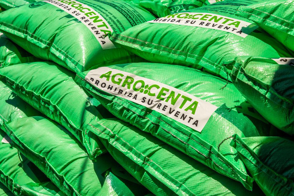 oscardomsv's tweet photo. Una decena de camiones realizó entregas a domicilio, de forma gratuita, de miles de quintales de abono adquiridos por productores organizados en nuestros AGROCENTA. Estos abonos y fertilizantes, ofrecidos a precio más bajo del mercado, les permitirán prepararse para iniciar sus siembras a finales de abril.

¡Todos a sembrar!

Fechas recomendadas para sembrar a partir del 23 de abril.