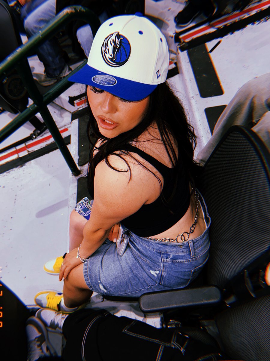 d_blxncx's tweet photo. una bad bish girl de lo 90’s https://t.co/Hh0GxZGLXt